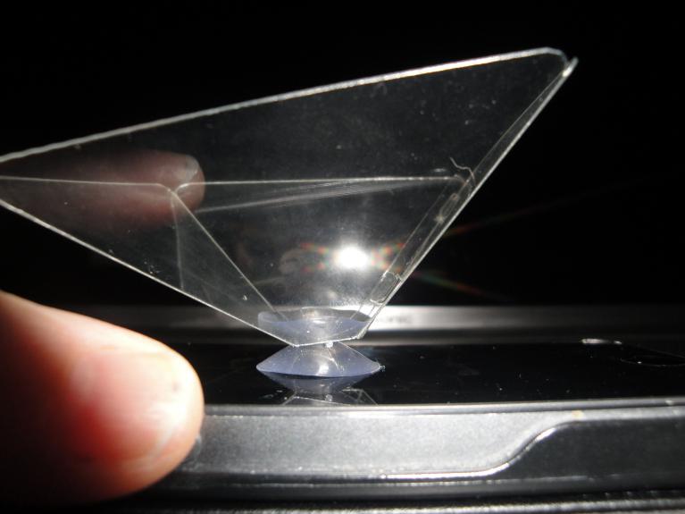 pyramide plexi à poser sur smartphone